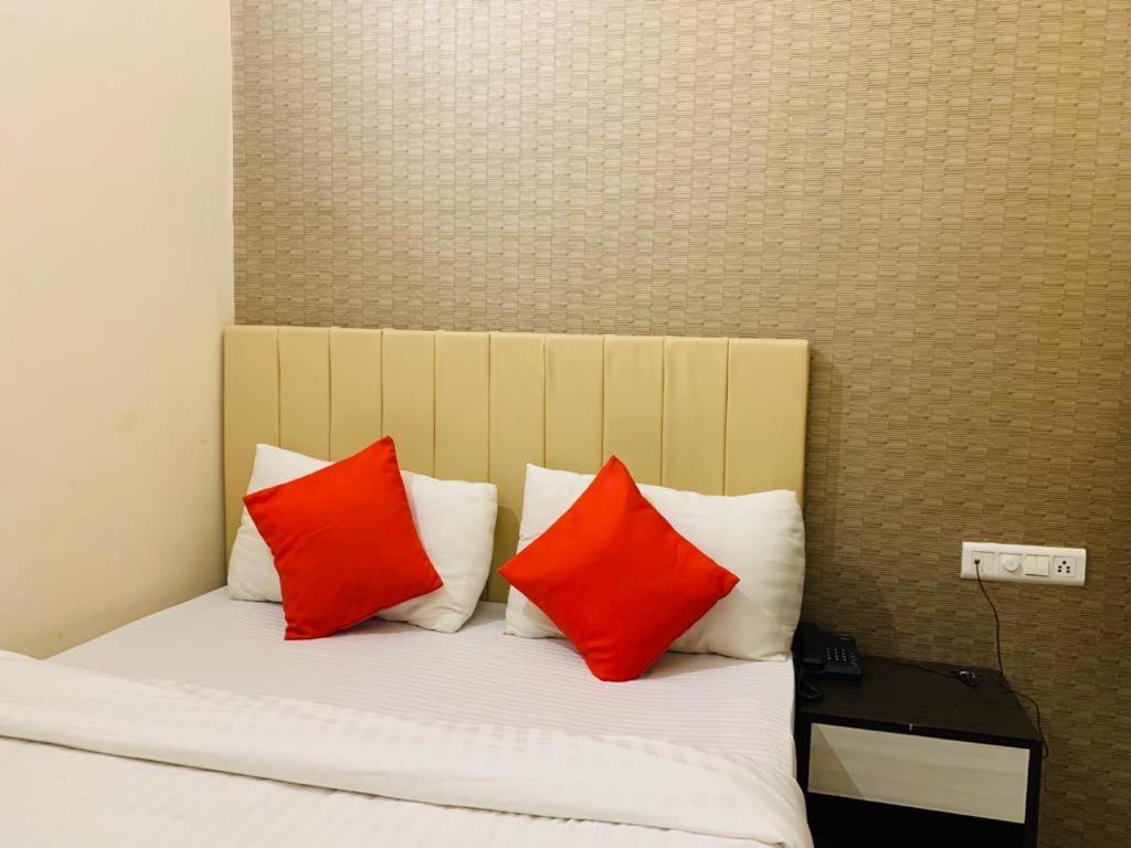 Hotel Kewal Palace バラナシ エクステリア 写真
