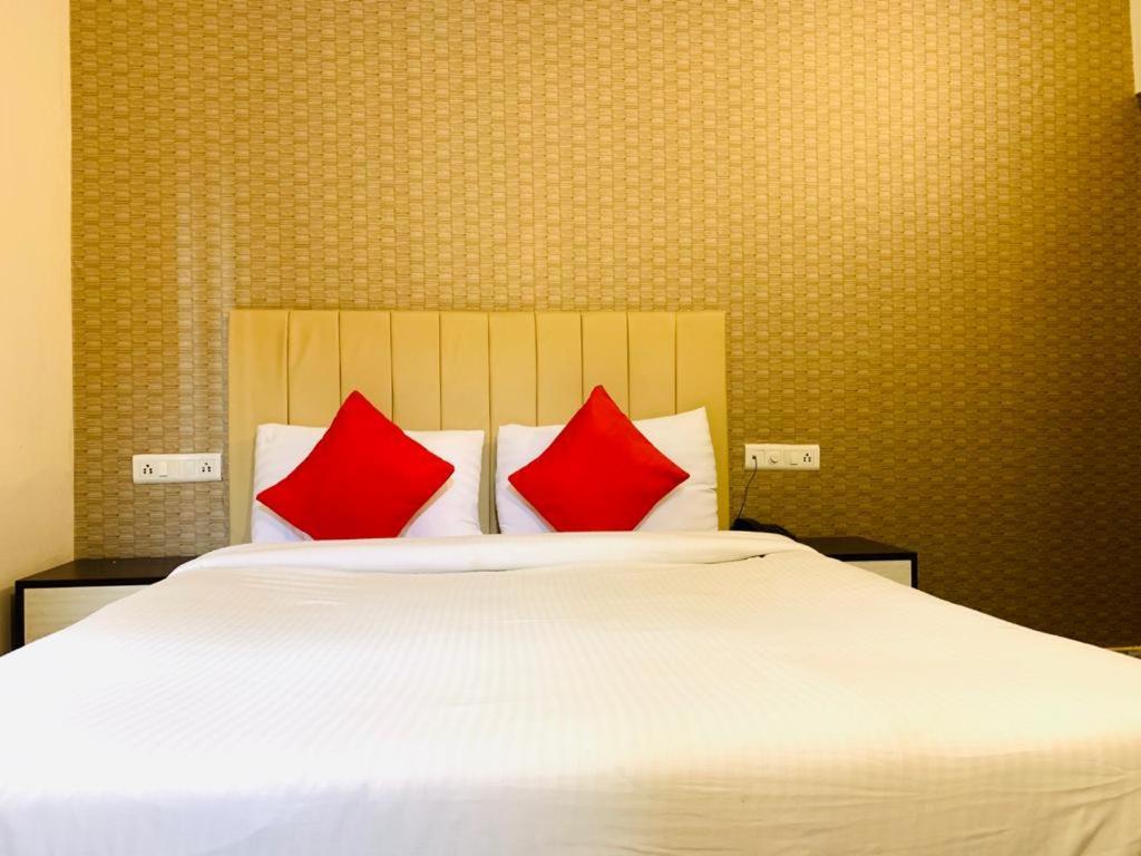 Hotel Kewal Palace バラナシ エクステリア 写真